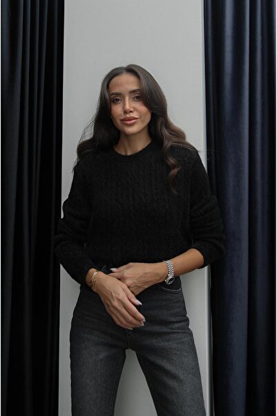 Havoş Siyah Yumoş Saç Örgü Detaylı Kazak