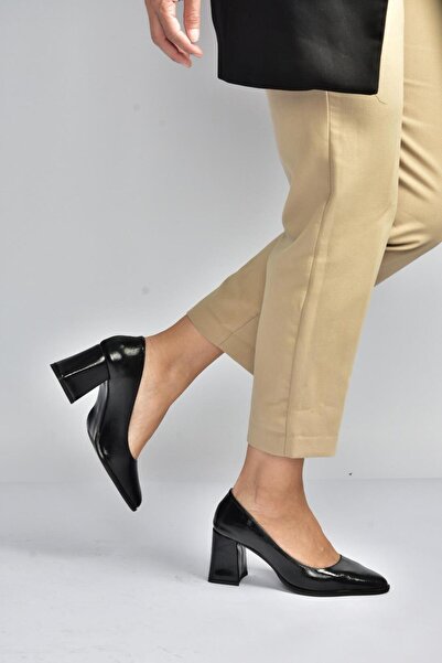 Fox Shoes V676680060 Black Rustic Thick Heeled Women's Shoes