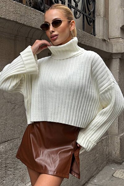 VAGGON Women's White High Neck Corded Fabric Crop Knit Sweater Vs01392