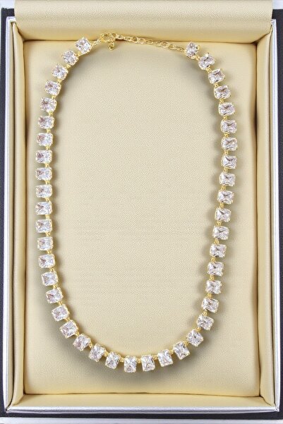 Furia قلادة جولد إليجانس – تصميم أنيق مع تفاصيل حجرية لامعة