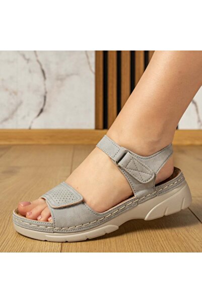 BMoD Women's grey sandals with a chunky sole and velcro closure MOD13109