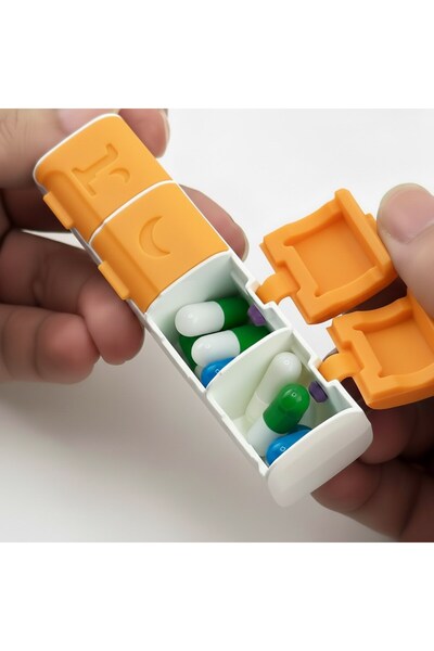 Ditmo Turuncu Magnet Özellikli Kapaklı İlaç ve Vitamin Organizer (4 Bölmeli)