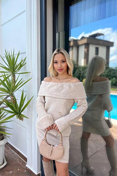 Flame İstanbul Butik طقم كريمي مع تنورة فرو FRA5559