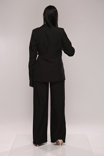 Pretty elegant women's suit