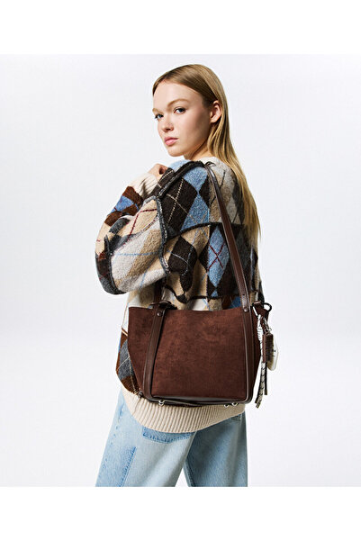 Twist Bucket Bag with Mixed Accessories