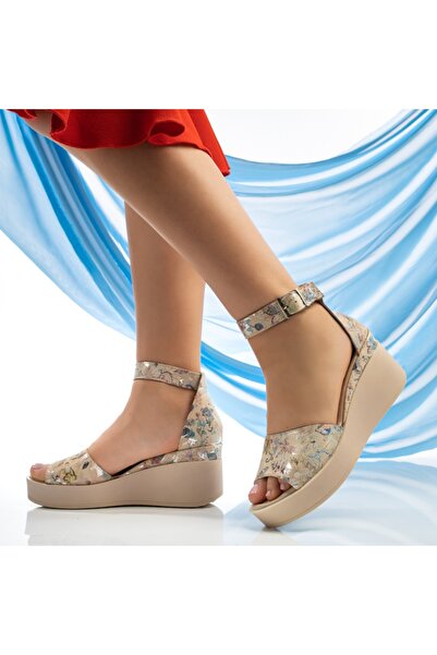 BMoD Sandale de damă din piele bej cu platformă și imprimeu MOD11632