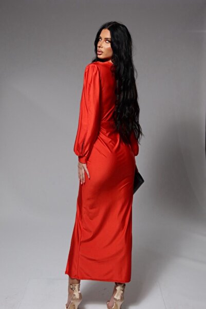 Pretty Elegant dress with slit on the leg