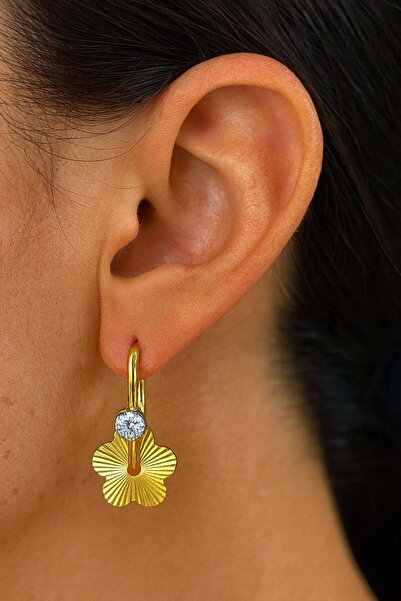 TAKIŞTIR أقراط فولاذية ذهبية اللون مع تفاصيل حجرية على شكل ورقة البرسيم (زوج)