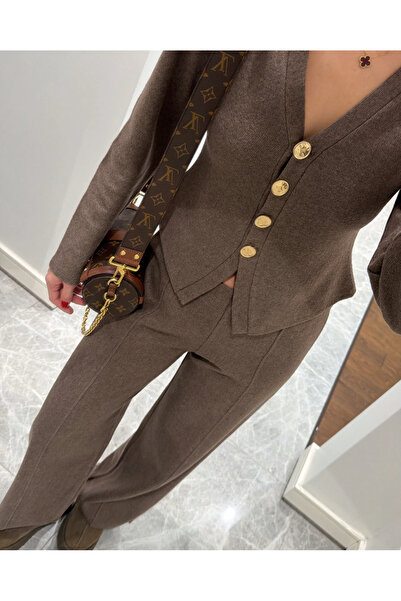 Butik بدلة بنطلون بتفاصيل أزرار ذهبية