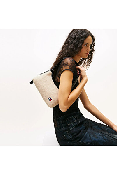 Tommy Hilfiger Kadın Fermuar Kapama Kemerli Ayarlanabilir Deri Sap Beyaz Omuz Çantası AW0AW18011-YBH