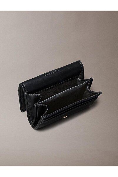 Calvin Klein Kadın Yumuşak Dokunmatik RFID Katlanır Siyah Cüzdan