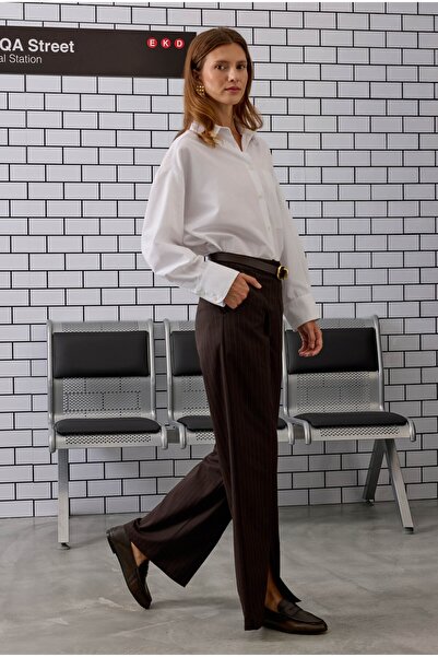 HEQA Παντελόνι με λεπτομέρεια σχισμής σε καφέ βαθύ χρώμα