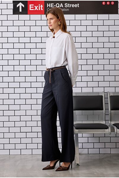 HEQA Παντελόνι με λεπτομέρεια σχισμής σε μπλε ναυτικό