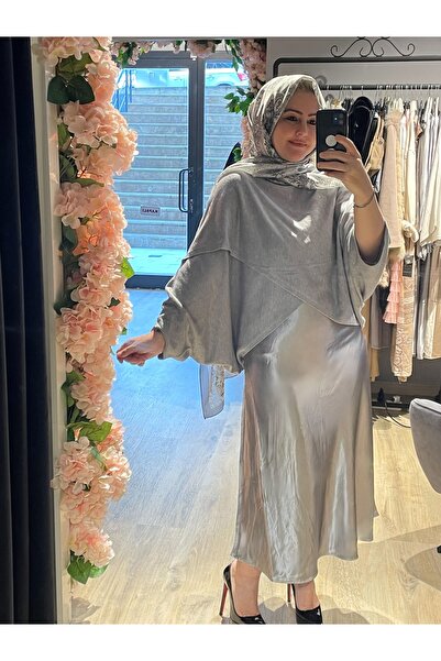 Hürrem Aldinç GRİ SATEN ELBİSE & KALİTELİ TRİKO ÜST – ZAMANSIZ ŞIKLIK