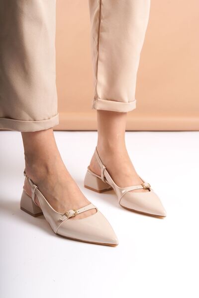 Butik Rosa Sivri Burunlu Kemer Detaylı Kare Topuk Bej Rugan Mary Jane Ayakkabı