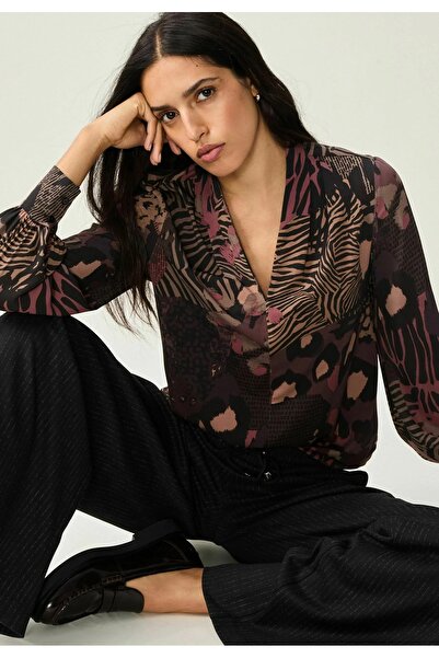 vera is love V YAKA DESENLİ REGULAR FIT BLUZ