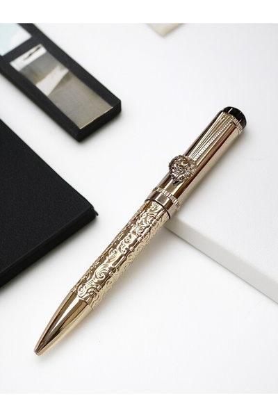 NEW STYLE A stylish and modern ballpoint pen with a lion-shaped design and clip for those who love distinction.