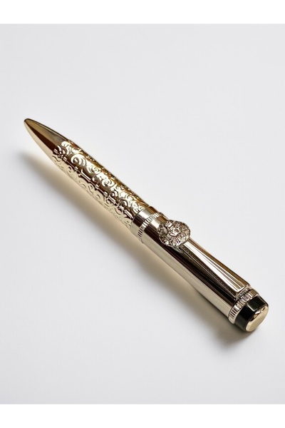 NEW STYLE A stylish and modern ballpoint pen with a lion-shaped design and clip for those who love distinction.