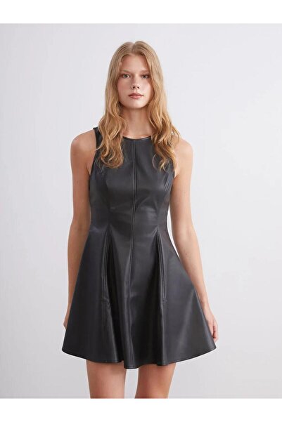 LC Waikiki Bisiklet Yaka Deri Görünümlü Peplum Mini Elbise (W5)