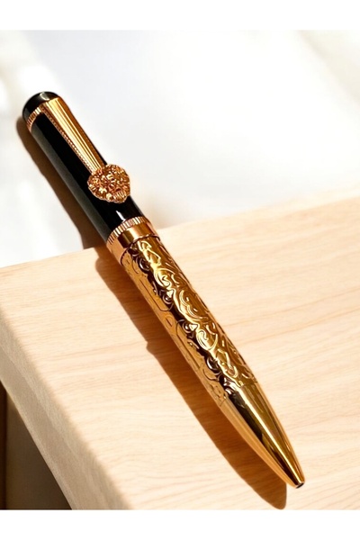 NEW STYLE A stylish and modern ballpoint pen with a lion-shaped design and clip for those who love distinction.