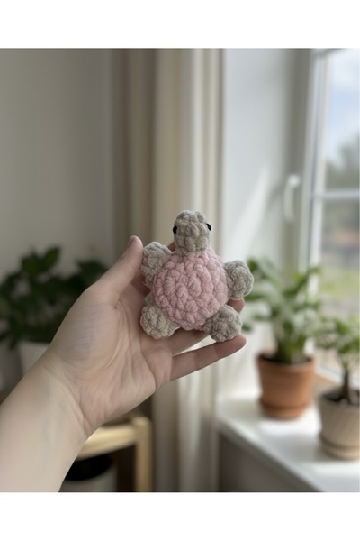 yucin سلسلة مفاتيح كاريتا محبوكة يدويًا - هدية لطيفة وإكسسوار جذاب للحقائب