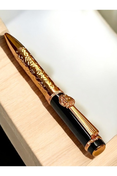 NEW STYLE A stylish and modern ballpoint pen with a lion-shaped design and clip for those who love distinction.