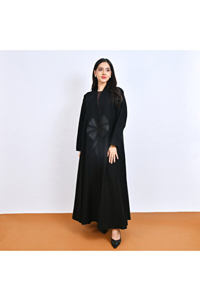 HAWRAA ABAYA عباية سوداء فاخرة بتصميم عصري أنيق، تتميز بتطريز بارز على شكل زه...