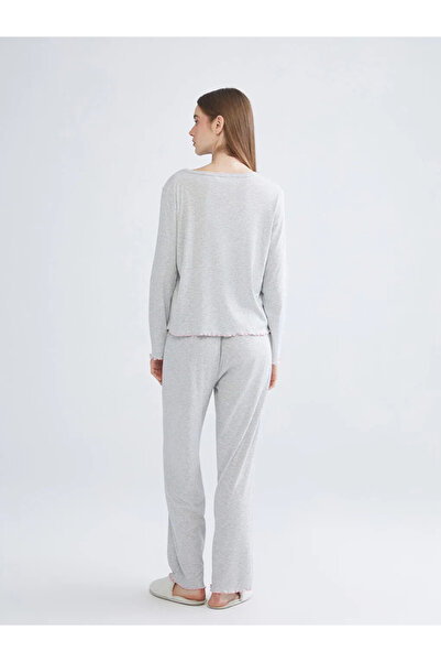 LC Waikiki Σετ γυναικεία πιτζάμα με κέντημα με λαιμόκοψη σε σχήμα V