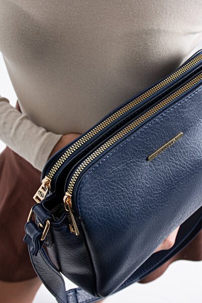 Çanta Trend Γυναικεία τσάντα ώμου από συνθετικό δέρμα με ρυθμιζόμενο λουράκι ...