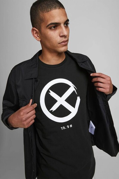 Jack & Jones Ανδρικό μπλουζάκι με μαύρο στάμπα - 12195559