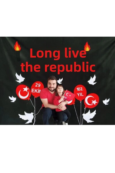 Aydede Oyunevi لوحة يوم الجمهورية في 29 أكتوبر من اللباد