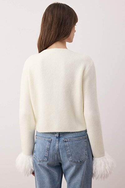 Trendyol Collection Ecru Otriş and Button Detailed Knitwear Cardigan Twoaw26Hi00280