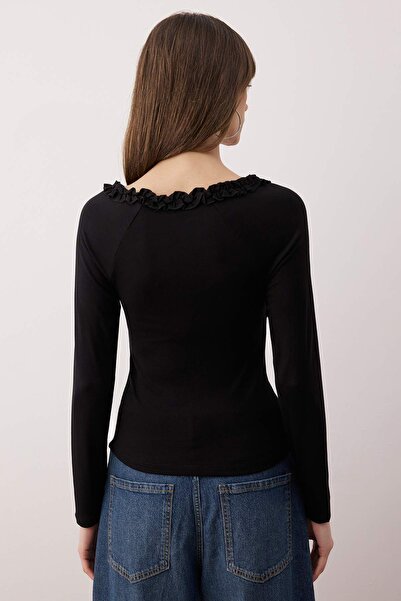 Trendyol Collection Black Fitted/Slim Fit Gather/Ruffle Detail Long Sleeve Stretchy Knitted Blouse Twoaw26Bz00162