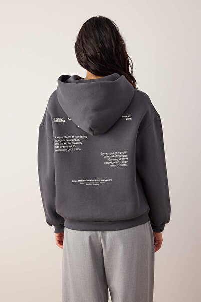 Trendyol Collection Anthracite Thick Fleece Inside Hooded Slogan Printed Boxy Fit Knitted Sweatshirt Twoaw26Sw00217