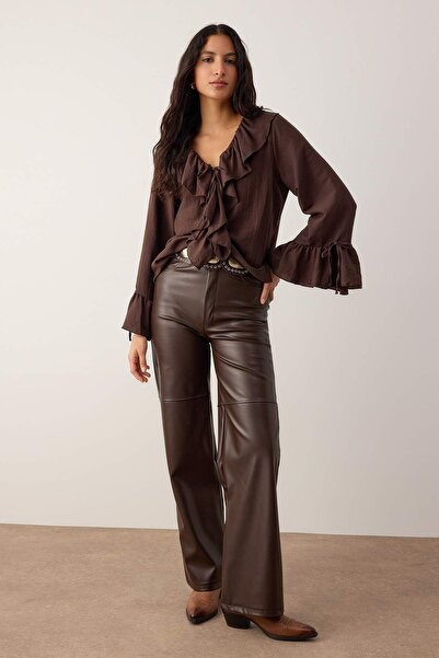 Trendyol Collection Σκούρο καφέ υφαντό μπλουζάκι με λεπτομέρεια βολάν TWOAW26BZ00290