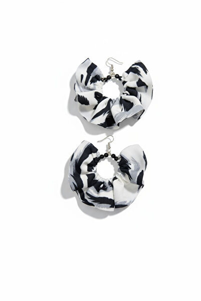 maia أقراط متدلية فضية اللون للنساء – تصميم من القماش المزخرف بالخرز