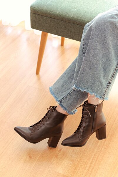 DURUNUN BUTİĞİ Duliz Kahverengi Sivri Burun Bağcıklı Günlük Kadın Bot