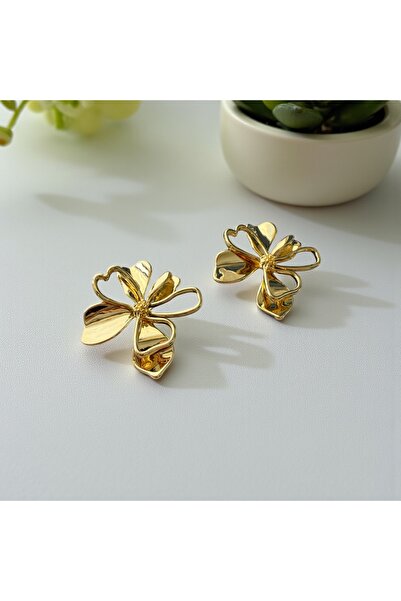 HİVA Kadınaltın Renk çivi Çiçek Model Çelik Küpe – Alerji Yapmaz, Zarif Tasarım