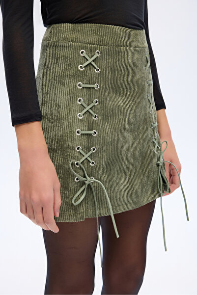 Quzu Bağcıklı Kadife Fitilli Mini Etek Haki