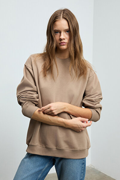 GRIMELANGE KARIUS Γυναικείο φούτερ από οργανικό βαμβάκι με φλις εσωτερικά O oversized με στρογγυλή λαιμόκοψη σε ανοιχτό καφέ χρώμα