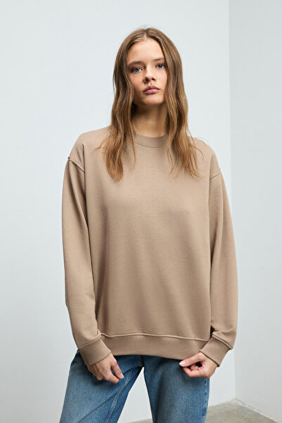 GRIMELANGE KARIUS Γυναικείο φούτερ από οργανικό βαμβάκι με φλις εσωτερικά O oversized με στρογγυλή λαιμόκοψη σε ανοιχτό καφέ χρώμα