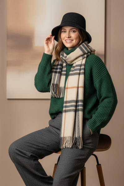 Ritagarcia Kadın Yuvarlak Siyah Kaşe Kova Şapka