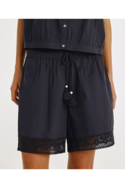 Yargıcı Croche Detaylı Şort
