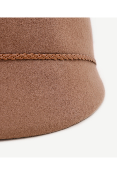 Yargıcı Örgü Detaylı Yün Şapka