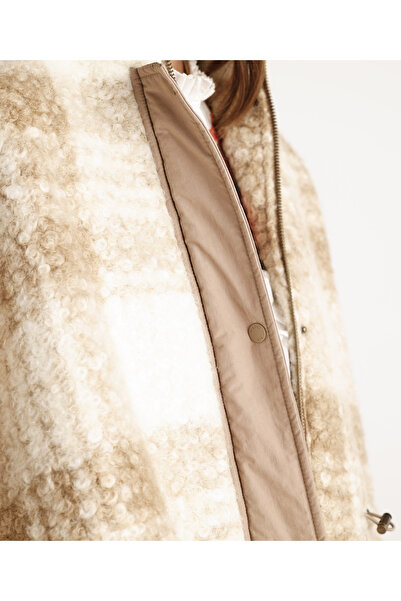 Yargıcı Beli Lastikli Çıtçıtlı Palto