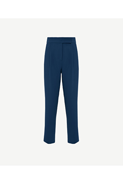 Yargıcı Kemer Detaylı Pantolon