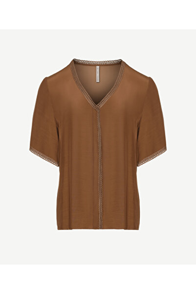 Yargıcı Kısa Kol V Yaka Biye Detaylı Gömlek