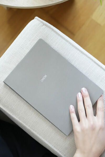 Victoria's Journals Smyth 2026 Weekly Agenda A5 (14X21Cm) Flexible Cover Ivory 80 Gr.