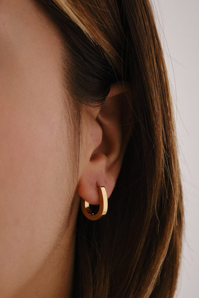 ByFlorya Jewelry حلق دائري بيضاوي من الفولاذ مطلي بطبقة مقاومة للصدأ 2 سم منا...