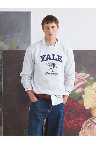 LC Waikiki سويت شيرت رجالي سميك مطبوع عليه جامعة ييل بأكمام طويلة ورقبة دائرية